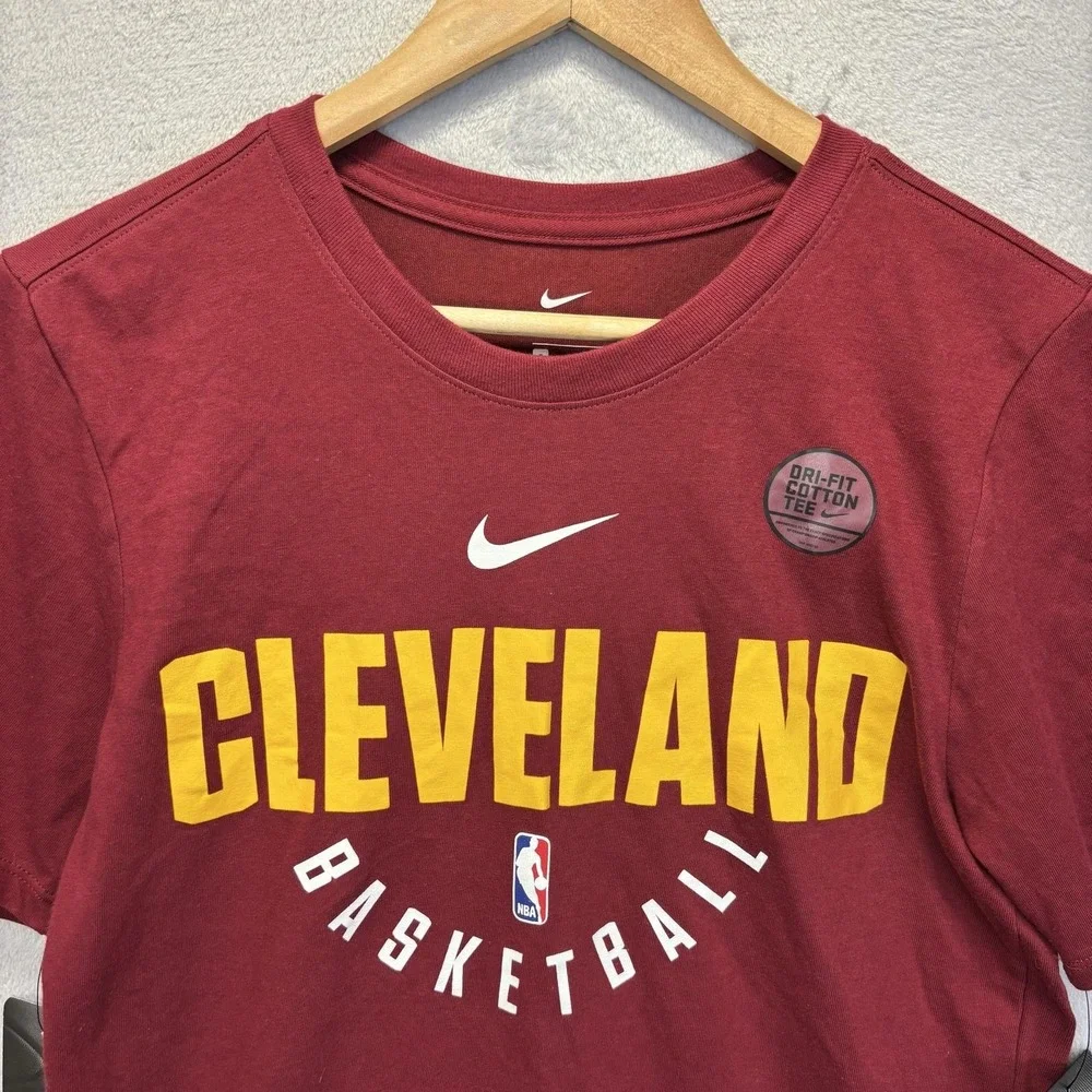 NWT Nike Cleveland Cavaliers Basketball T-Shirt Mens Small Red Dri-FIT Cotton